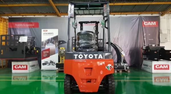 IN STOCK  R053 TOYOTA ELECTRIC FORKLIFT, 8FBN15 3M FV MAST  4 belakang