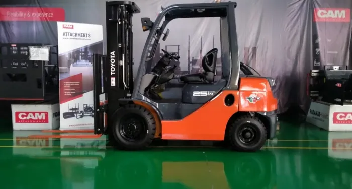 IN STOCK R074 TOYOTA FORKLIFT 60-8FD25 4.7M FSV MAST, MANUAL TRANSMISSION + SIDESHIFTER 4 ~blog/2022/2/7/img_20220203_wa0015