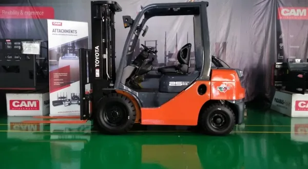 IN STOCK R074 TOYOTA FORKLIFT 60-8FD25 4.7M FSV MAST, MANUAL TRANSMISSION + SIDESHIFTER 4 ~blog/2022/2/7/img_20220203_wa0015