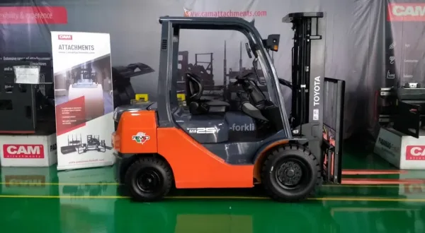 IN STOCK R074 TOYOTA FORKLIFT 60-8FD25 4.7M FSV MAST, MANUAL TRANSMISSION + SIDESHIFTER 5 ~blog/2022/2/7/img_20220203_wa0016