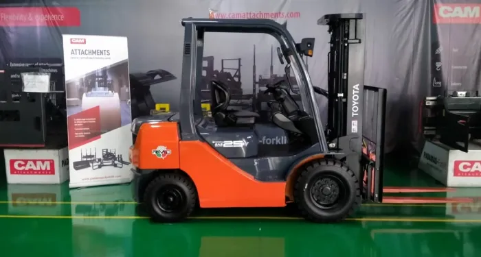 IN STOCK R074 TOYOTA FORKLIFT 60-8FD25 4.7M FSV MAST, MANUAL TRANSMISSION + SIDESHIFTER 5 ~blog/2022/2/7/img_20220203_wa0016