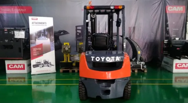 IN STOCK R074 TOYOTA FORKLIFT 60-8FD25 4.7M FSV MAST, MANUAL TRANSMISSION + SIDESHIFTER 7 ~blog/2022/2/7/img_20220203_wa0018